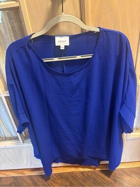 Royal Blue Lightweight Round-Neck Women’s Top Size Medium
